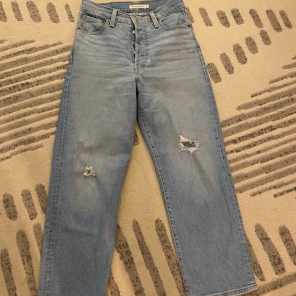 Levi's Women's Ribcage Straight Ankle Jeans - Picture 1 of 3